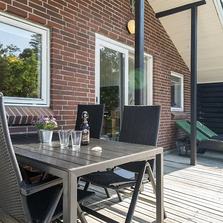 Elinbjoern - 1km From The Sea By Interhome *