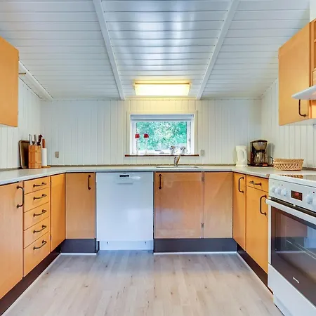 Elinbjoern - 1km From The Sea By Interhome
