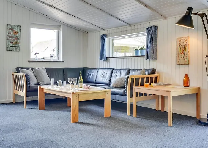 Elinbjoern - 1km From The Sea By Interhome