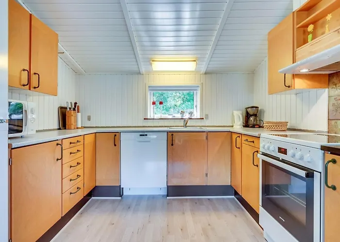 Elinbjoern - 1km From The Sea By Interhome *